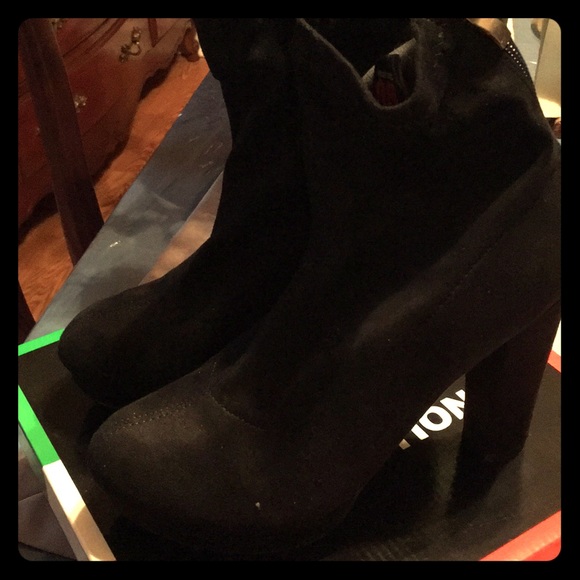BU collection black zip bootie FINAL PRICE - Picture 1 of 7